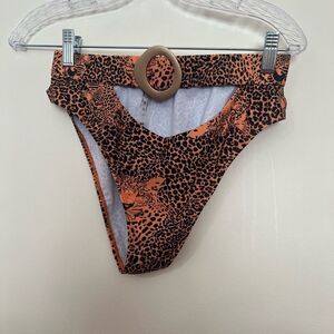 SHEIN White Leopard Print Fabric